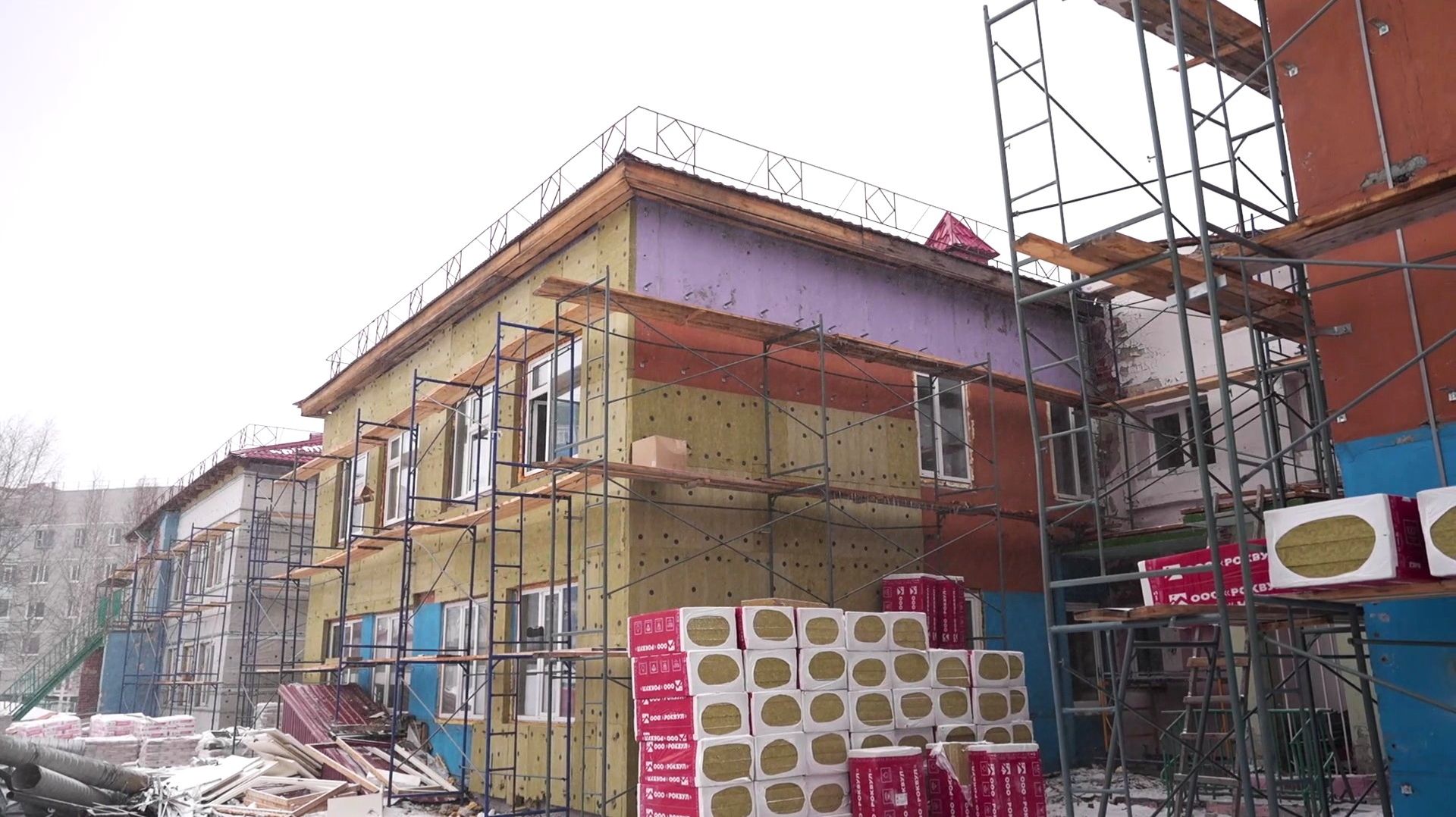 В Лангепасе ремонтируют гимназию