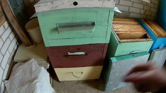 Защита рамок с мёдом и пергой от моли