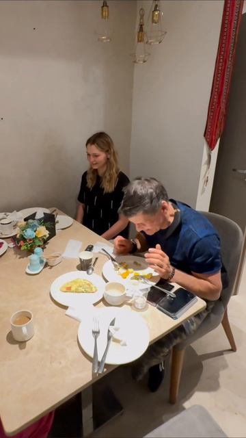 Добрая девушка / Kind girl ❤️

#добро #помощь #ВикторСчастливый #инвалид #благодарность #мечта #счас