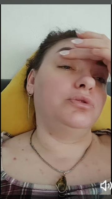 Обсыпаная лярва хочет в солярий.