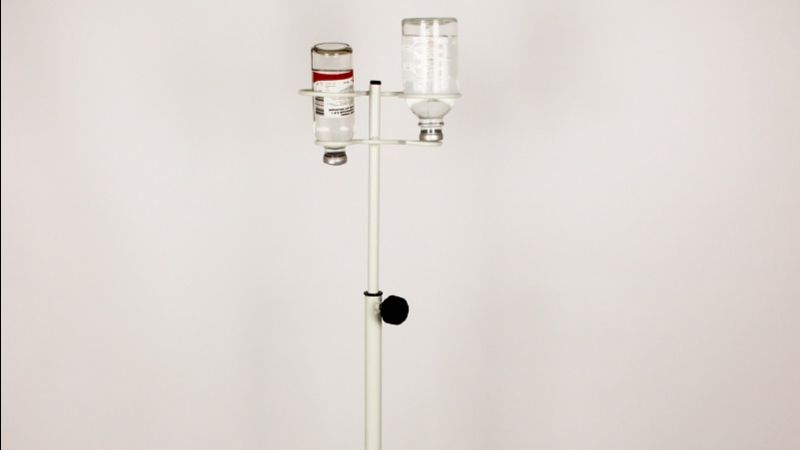 Стойка для капельницы штатив П01 на колесах с 2 держателями