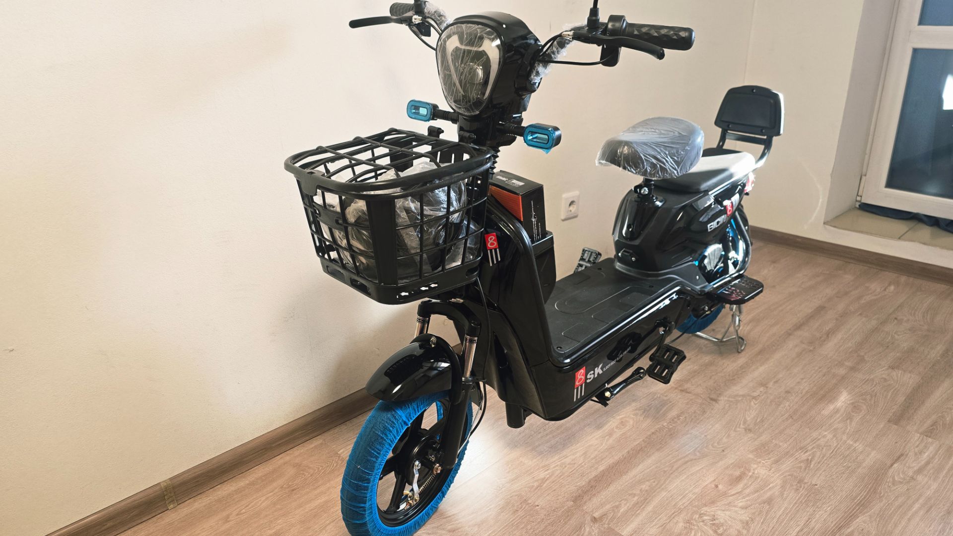 Электроскутер SK8 R14 черный - мини обзор