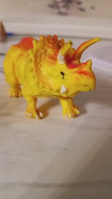 триц танцует