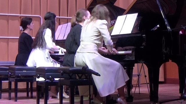 Улановская Юлия, Халютина Ольга, Какабадзе Элисо, Ананидзе Тамара - Сосна