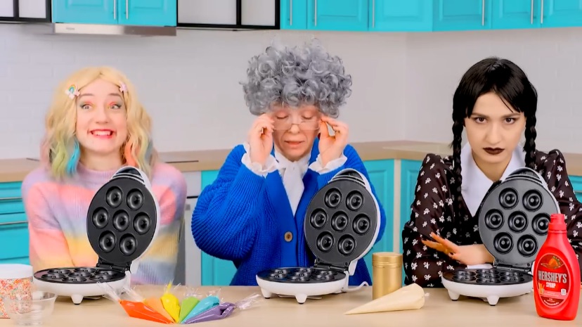 Кулинарный Челлендж: Уэнсдей Против Бабушки | Смешные Челленджи от TeamTeen Challenge