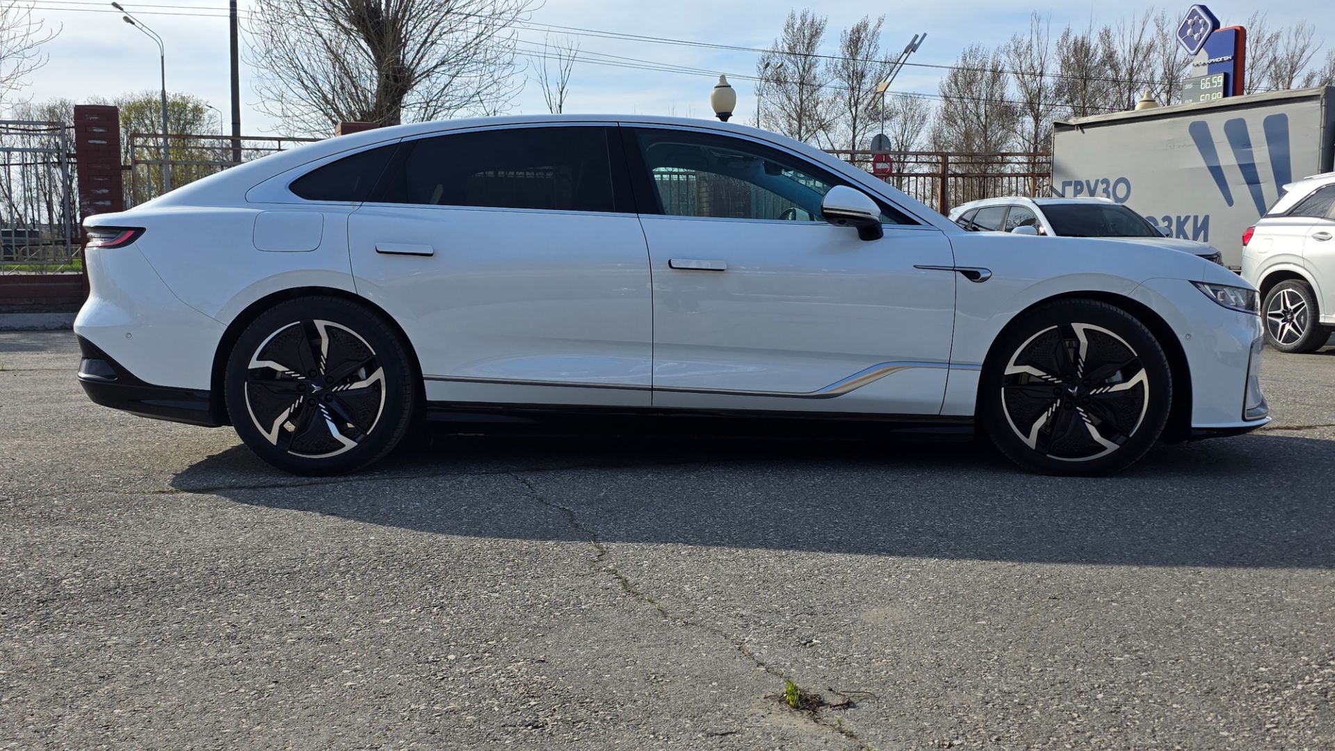 Voyah Passion 2023 с пробегом 24000км. Цена 3900000 с ндс