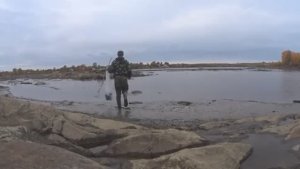 ГРЯЗЬ ИЛИ РЫБА?ПОСТАВИЛ СИГОВУЮ НОВУЮ СЕТЬ НА РЫБЬЮ ТРОПУ В МОРЕ!