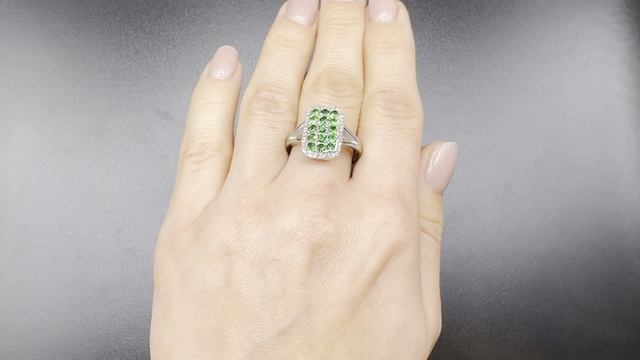 ХХХ266 Кольцо с цаворитами 0.8к и брилл 0.16к родиев. покрытие р. 18.5-19