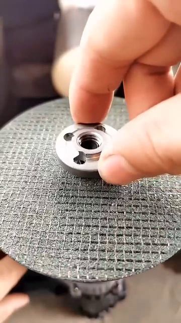 Электродрель преобразовали в инструмент для резки