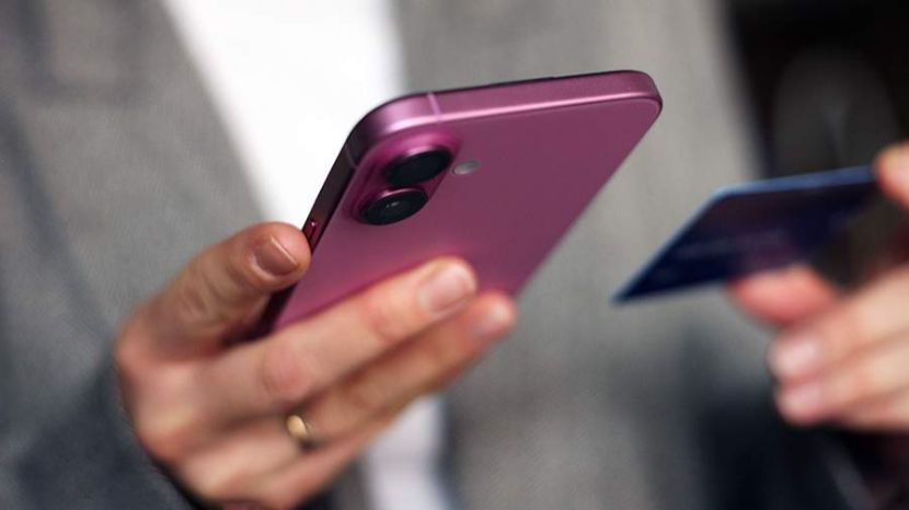 10 млн россиян придется отчитываться перед налоговой за переводы на карту