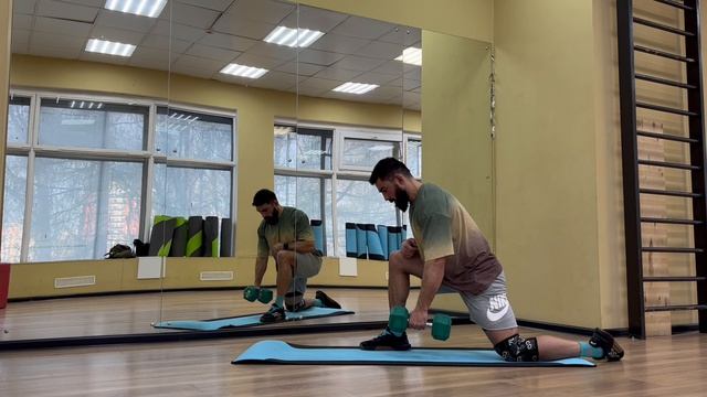 Тяга гантели в наклоне с упором