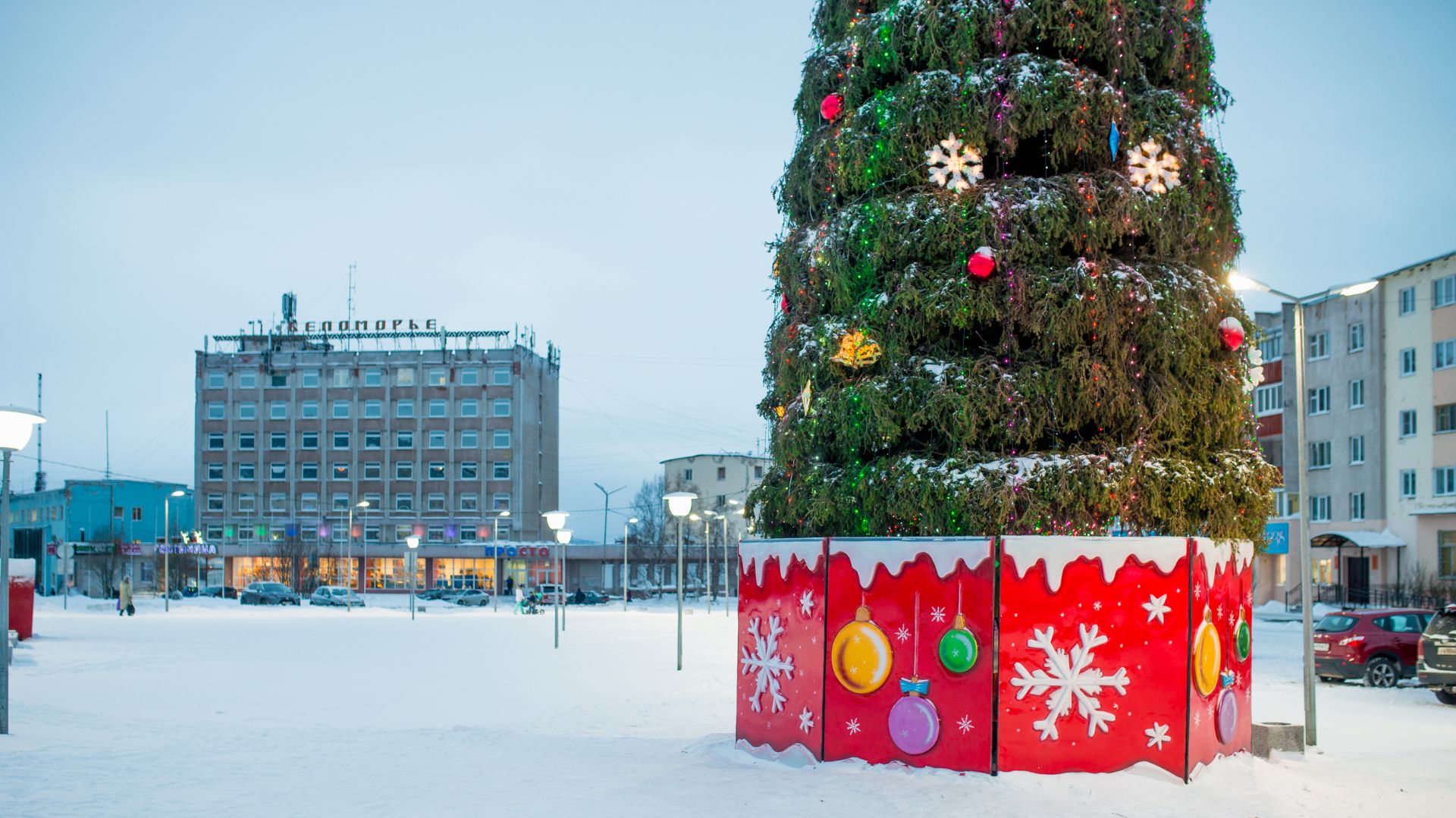 Ограждение новогодней ели из стеклопластика
