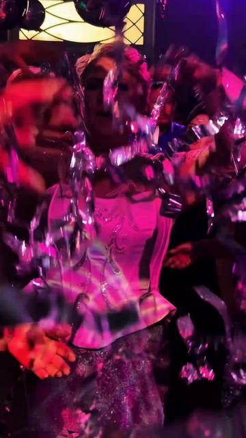 Шоу-балет АРТ ШИК Зеркальный флешмоб с фольгированной дискотекой