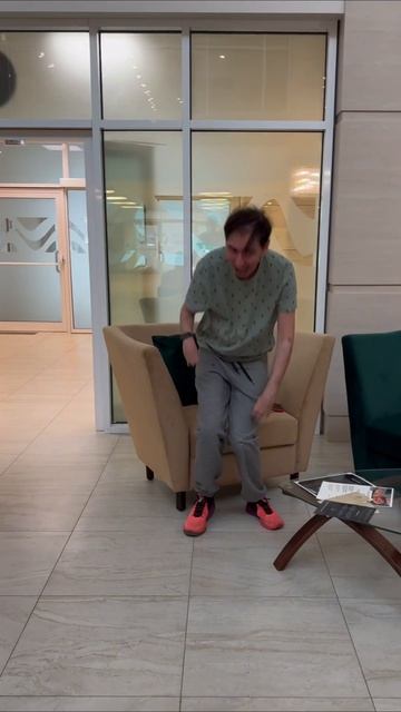 Добрый парень / A kind guy

#добро #помощь #ВикторСчастливый #инвалиды #благодарность #мечта #счасть