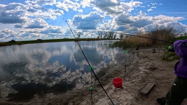 ВОТ ЭТО РЫБАЛКА! ФИДЕР С НОЧЕВКОЙ НА ТЕПЛОМ КАРАСЬ ЛЕЩ