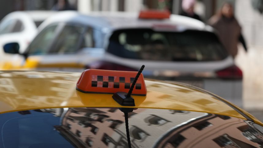 Пассажирка такси в Москве обвинила водителя в педофилии