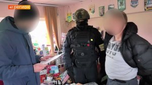 ПОЛИЦЕЙСКИЕ ПЕТРОПАВЛОВСКА ОСТАНОВИЛИ ТОРГОВЛЮ НЕМАРКИРОВАННЫМ АЛКОГОЛЕМ НА АВТОРЫНКЕ • НОВОСТИ