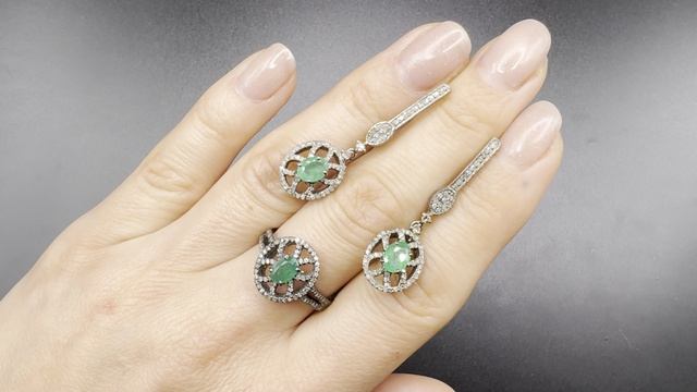 ХХХ280 Комплект серьги и кольцо с изумрудом и брилл. 17 р. высота 35мм серьги вес 2.3 гр