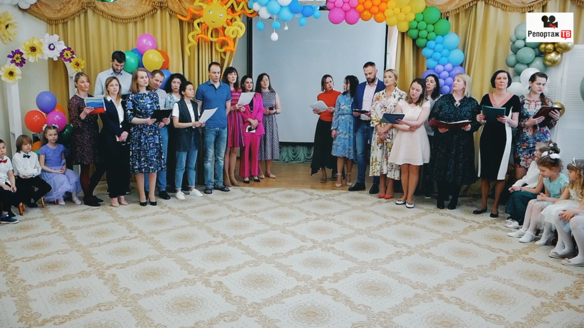 Сюрприз песня от родителей на Выпускном в детском саду - фото и видеосъёмка детских событий