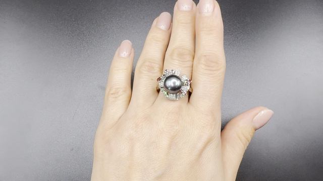 ХХХ274 Кольцо с чёрным жемчугом 5.54к , цаворитами 0.13к, шпинелью 0.41к