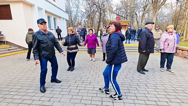 12.04.26г... КОНИ в ЯБЛОКАХ...