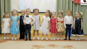 Малыши пришли на Выпускной и почитали стихи - видеосъёмка выпускного, подробнее в описании