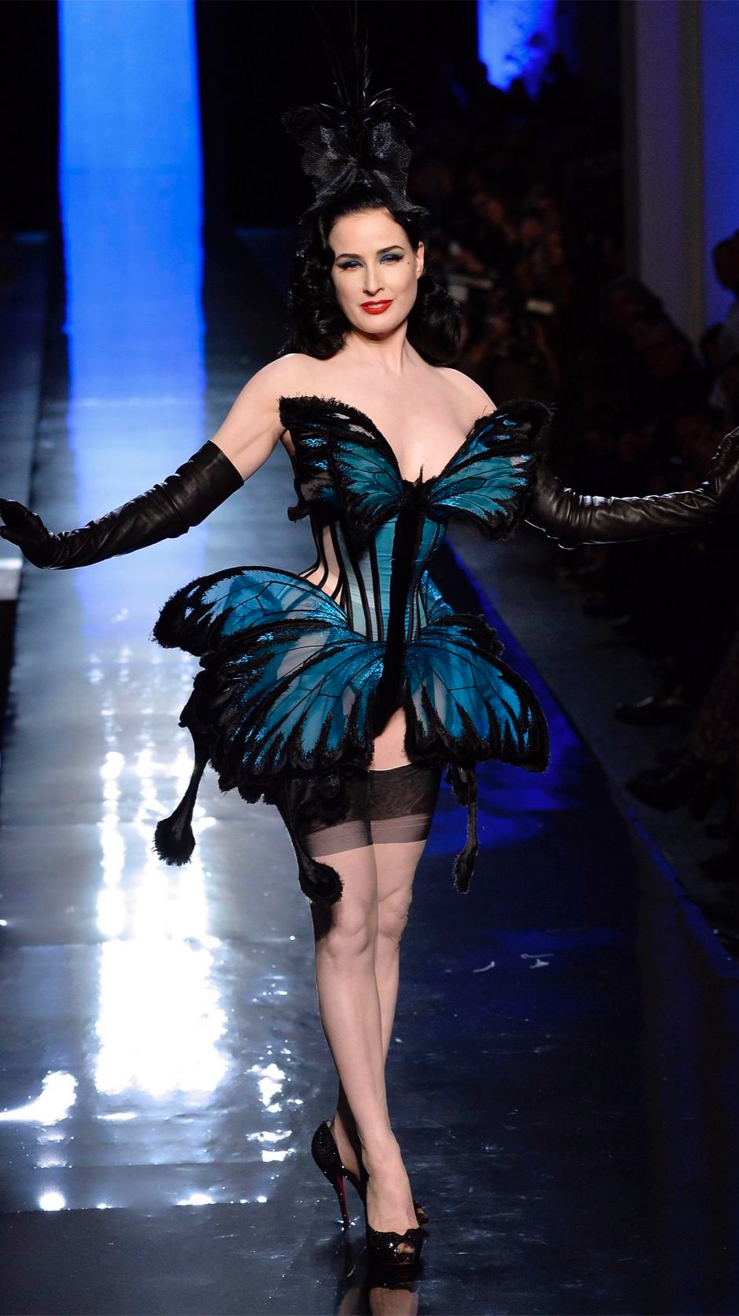 Эволюция бурлеска: от комедии к откровенным танцам