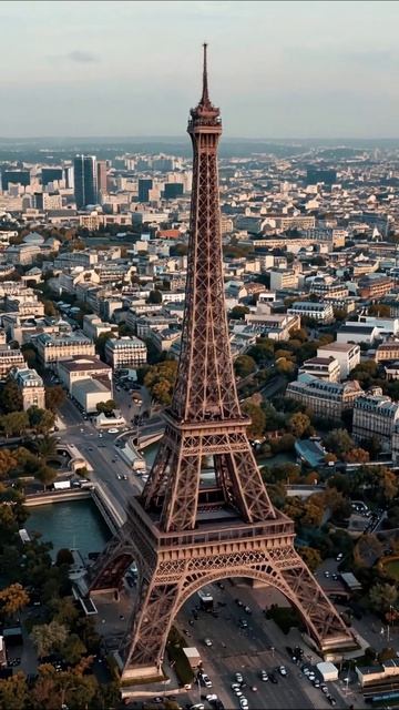 Эйфелева башня: символ Парижа и романтики #Париж #ЭйфелеваБашня #Путешествия