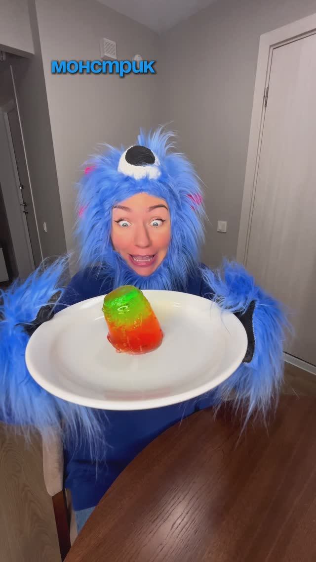 КОГДА МОНСТРИК НЕ СМОГ ДОСТАТЬ ВКУСНЯШКУ🤣 #семья #есения #eseniya #ржака #прикол #монстрик