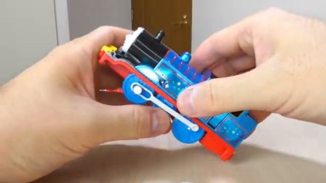 Паровозики Томас и его друзья для детей. Играем с различными паровозиками . дети видеодлядетей