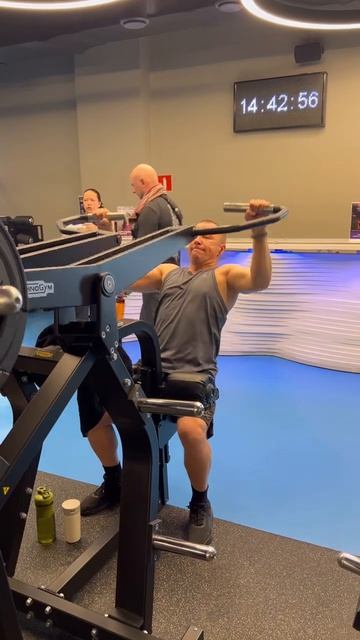 В конце тренировки дополнительно проработал спину наспорте шуайцзяо гармониятела