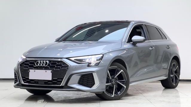 Audi A3 Sportback 11.23 1.4т литра передний привод