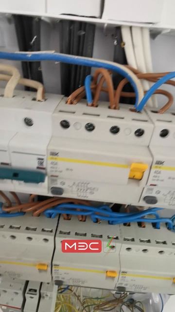 Что не так с этим электрощитом?