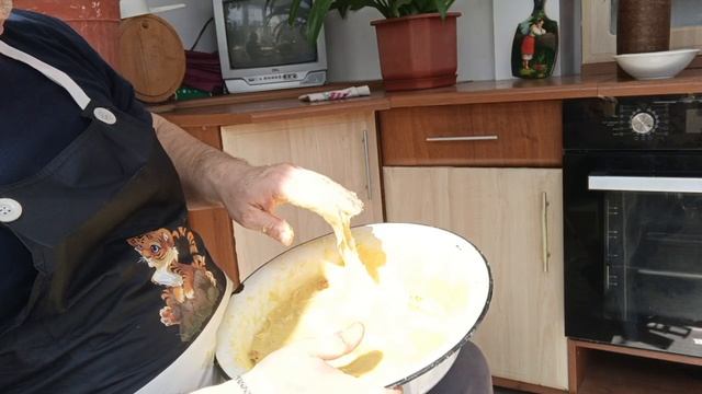 Замес теста для пасхальной паски Воздушная ванна Тесто наполняется Клейковина тянется через 15 минут