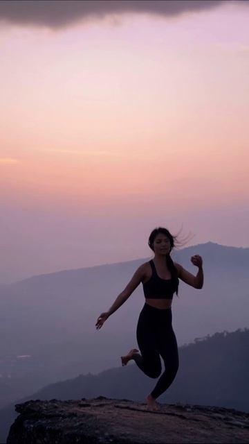 Йога на вершине горы: гармония с природой йога природа западное_благосостояние