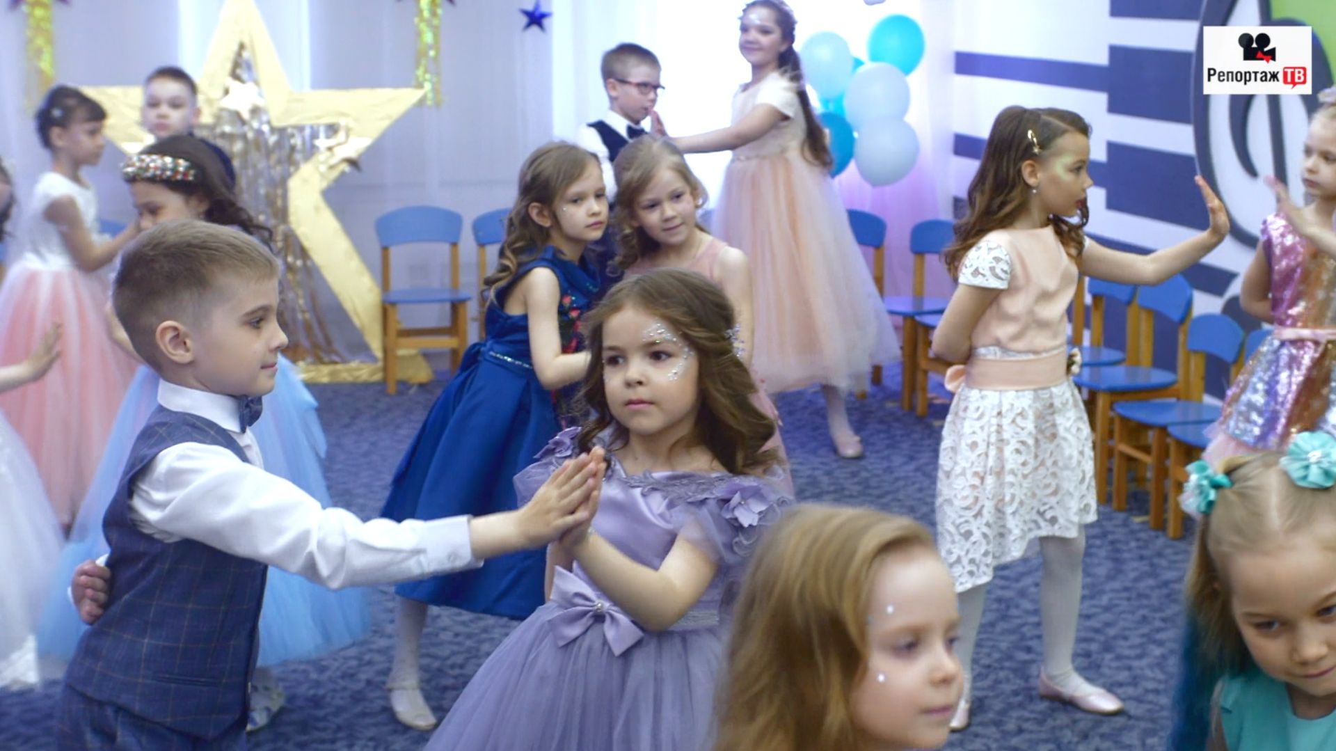 Первый танец на Выпускном в детском саду - видео и фото съёмка утренников - подробнее в описании