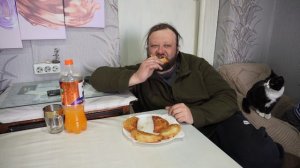 Один всё съел! Никому не оставил Мама приготовила вкусные чебуреки ПОДВАЛ ИЛЬИЧА