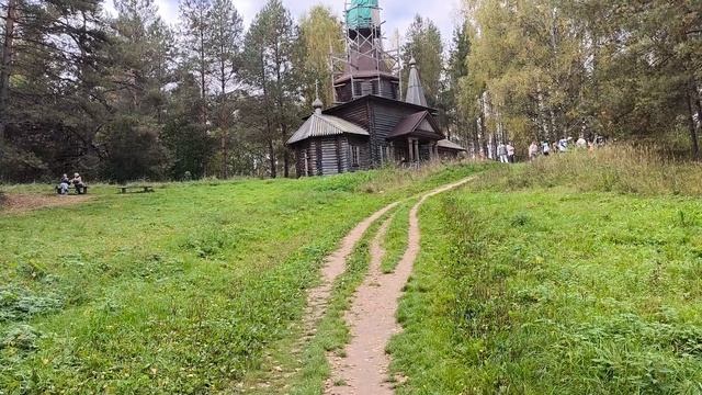 Деревянная церковь на волшебном озере Светлояр.