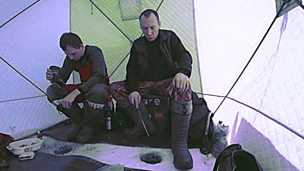 Зимняя рыбалка на окуня на озере Шакша.