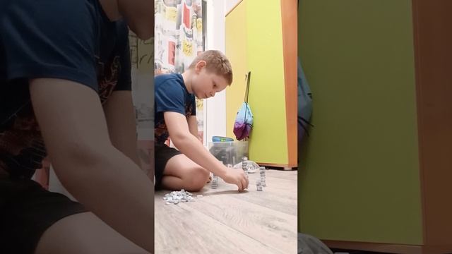 твой город из кирпичей