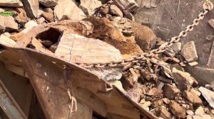 Строительство, дробление щебёнки