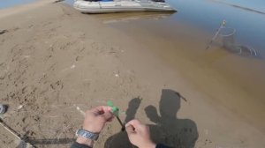 Супер рыбалка на резинку.  Рыба на каждом взмахе.  Давно не ловил столько рыбы.