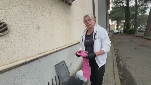 Марина Иванова- Шикарно Роюсь В Мусорке