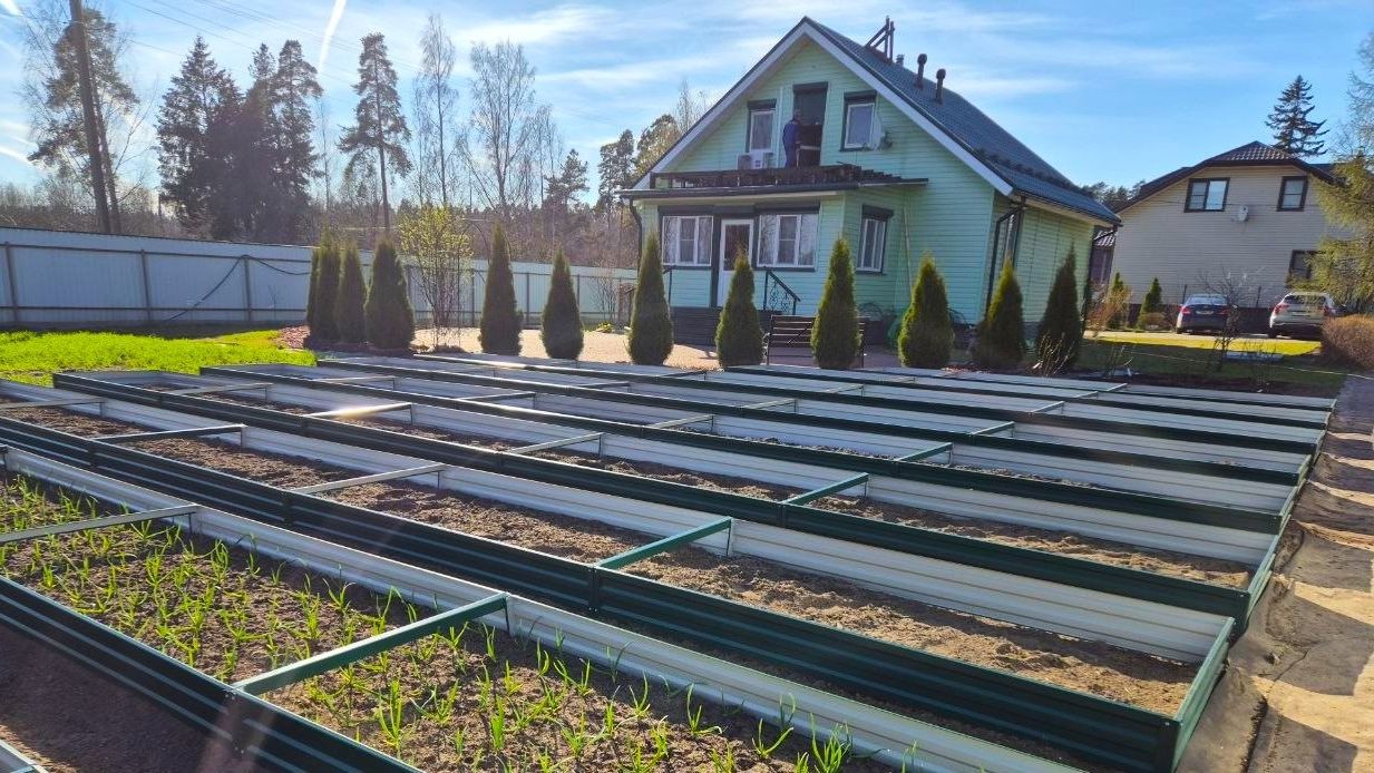 Установили металлические грядки