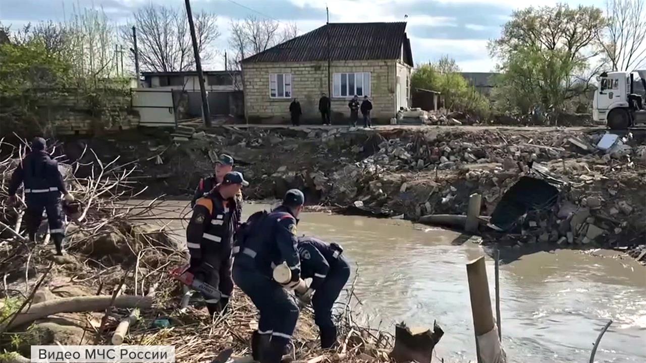 В Дагестане ликвидируют последствия нескольких мощных оползней.