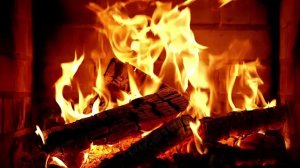 Камин. Расслабляюще потрескивание огня.