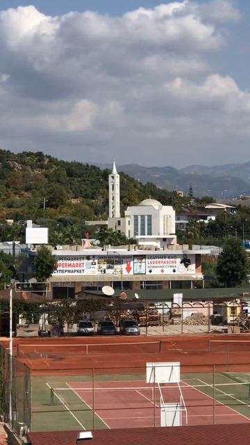 Вид из нашего номера на окрестности , мечеть  и кусочек моря