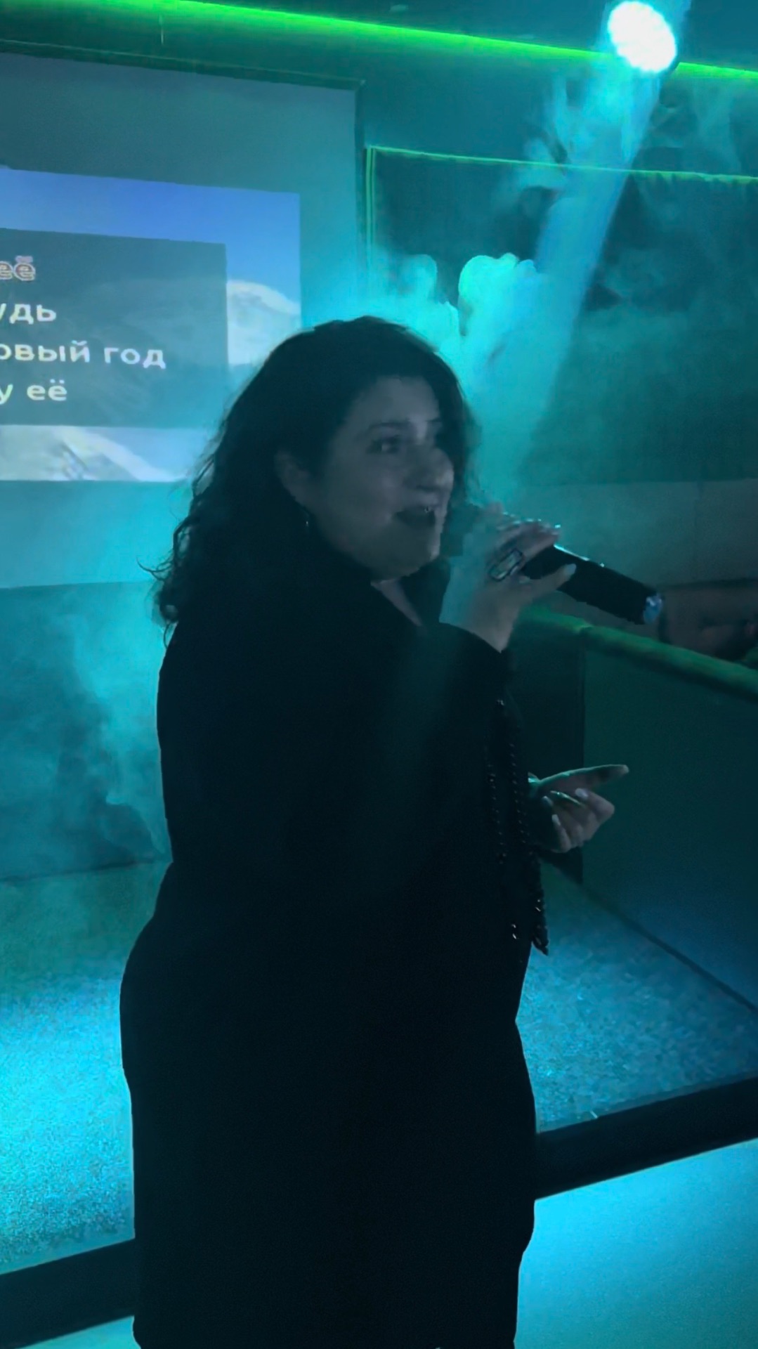 Год назад я была другой. На этом видео  та версия меня. Сейчас я уже на другом этапе своего пути 