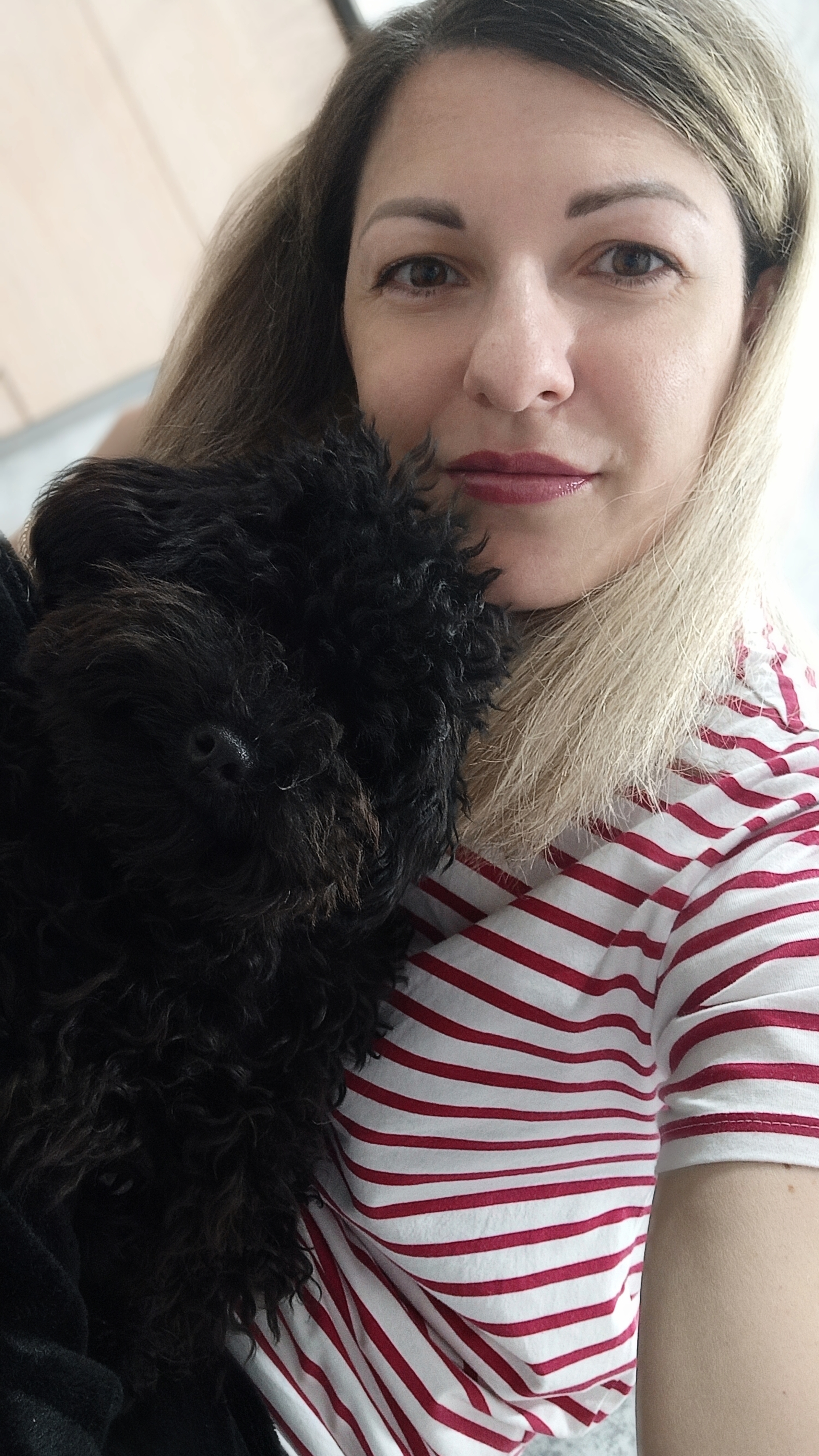 Собачка Айза выражает свою любовь...❤️