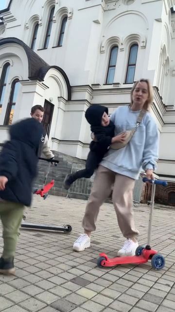 Каждый раз, когда в сторис вы видите моё фото со всеми детьми, вспоминайте это видео😅😁